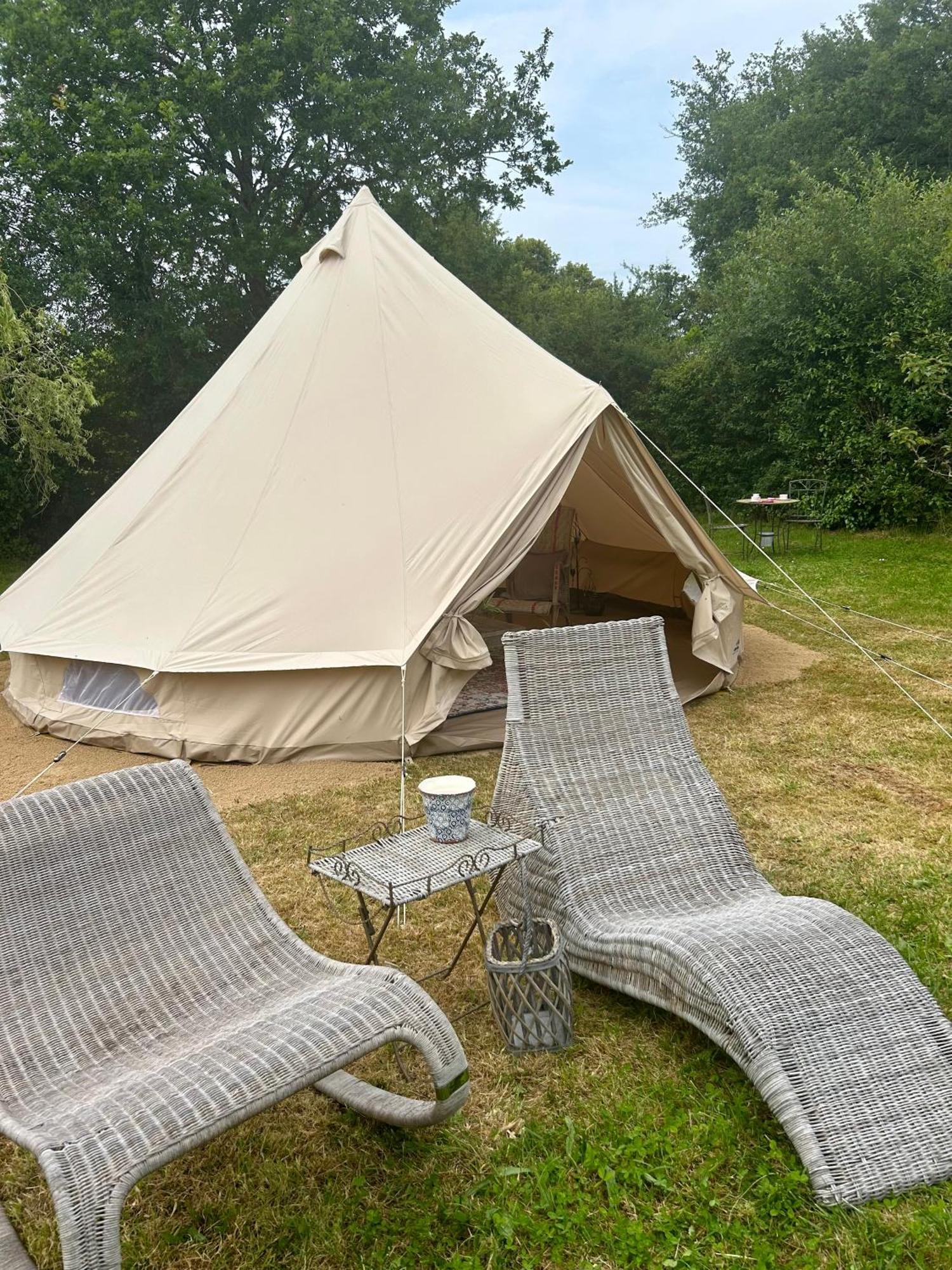 Chambre Au Jardin Tente De Charme Eguzon-Chantome Eksteriør billede