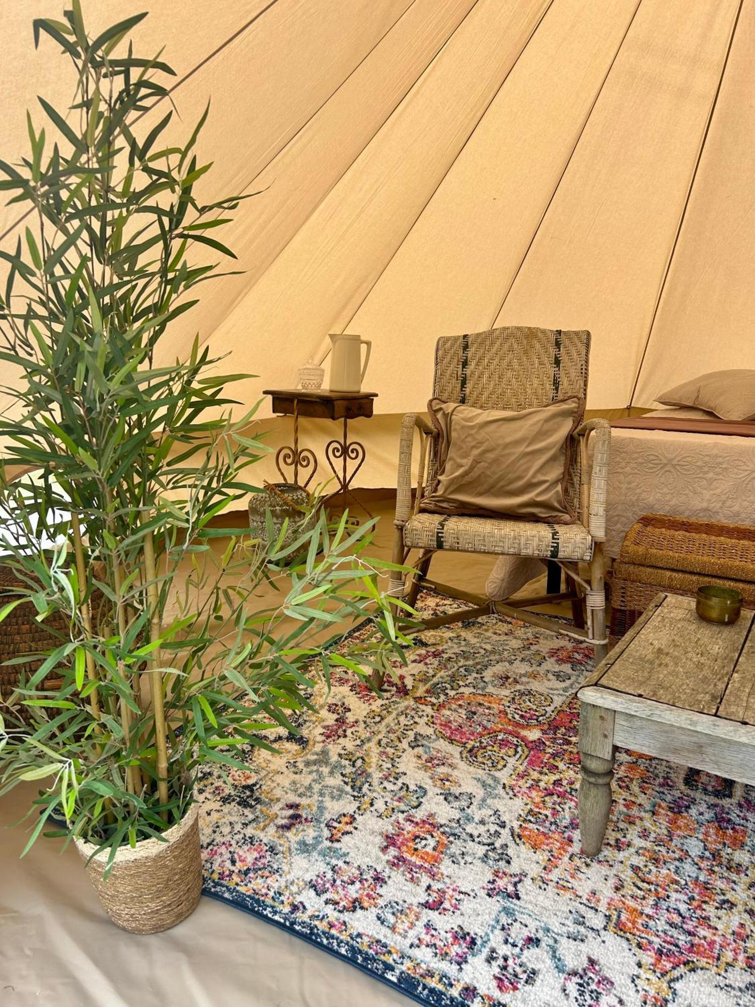 Chambre Au Jardin Tente De Charme Eguzon-Chantome Eksteriør billede